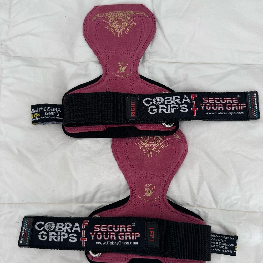 Corba Grip, Medium to Large, Black/Red